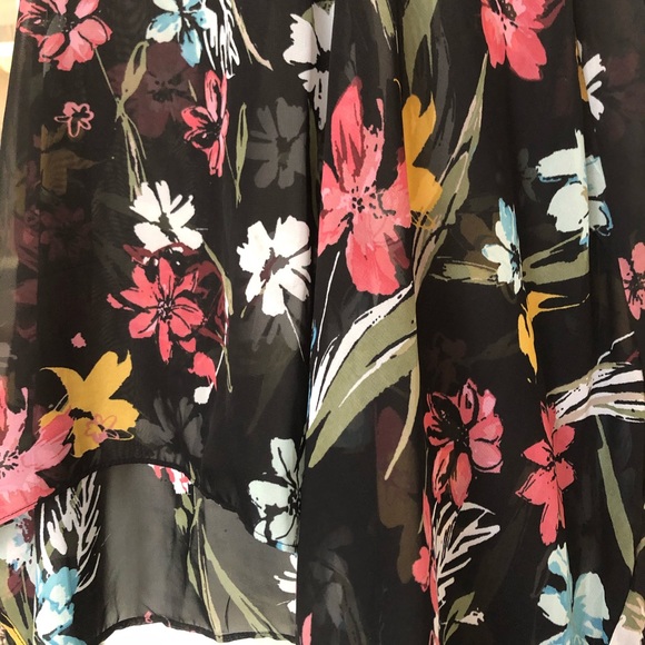 LANE BRYANT Sz26-28 LAYERD FLORAL BLOUSE - Picture 7 of 15